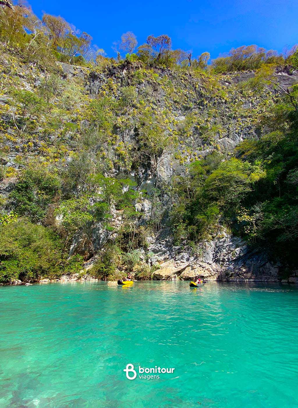 Pessoas passeando de Duck no passeio de Duck no passeio cânions do Salobra, em Bonito/MS