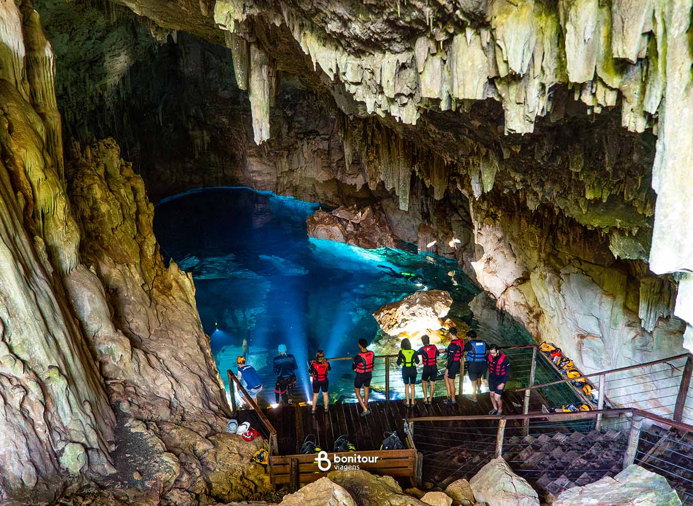 Gruta do Mimoso Bonito MS passeio de Flutuação