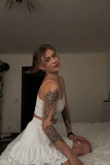 Escort Adelina's Gallery Photo 3