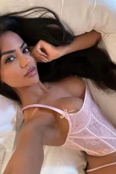 Escort Yenifer's Gallery Photo 1