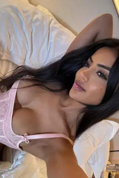 Escort Yenifer's Gallery Photo 5