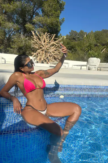 Escort Sabrina's Gallery Photo 2