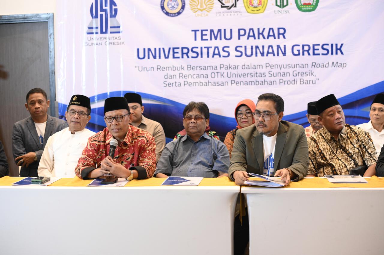 Dukungan dari sejumlah guru besar dan pakar pendidikan terhadap pendirian Universitas Sunan Gresik menguatkan langkah Gresik untuk menjadi pusat pendidikan unggul. Pendiri USG berfokus menciptakan SDM berkualitas sesuai kebutuhan industri lokal dan internasional.