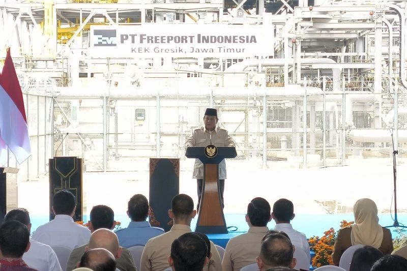 Presiden Prabowo Subianto menyampaikan ucapan terima kasih kepada Freeport Indonesia atas kontribusinya dalam pembangunan smelter emas di Gresik yang diklaim terbesar di dunia, sekaligus menyoroti peran penting perusahaan dalam perekonomian Indonesia.
