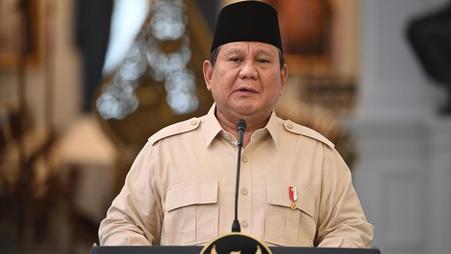 Usai IHSG anjlok 6,58 persen, Presiden Prabowo menggelar rapat dengan Airlangga, Luhut, dan Sri Mulyani di Istana pada 19 Maret 2025. Rapat membahas langkah stabilisasi pasar, sementara pemerintah masih mengevaluasi kebijakan ekonomi yang berdampak luas.