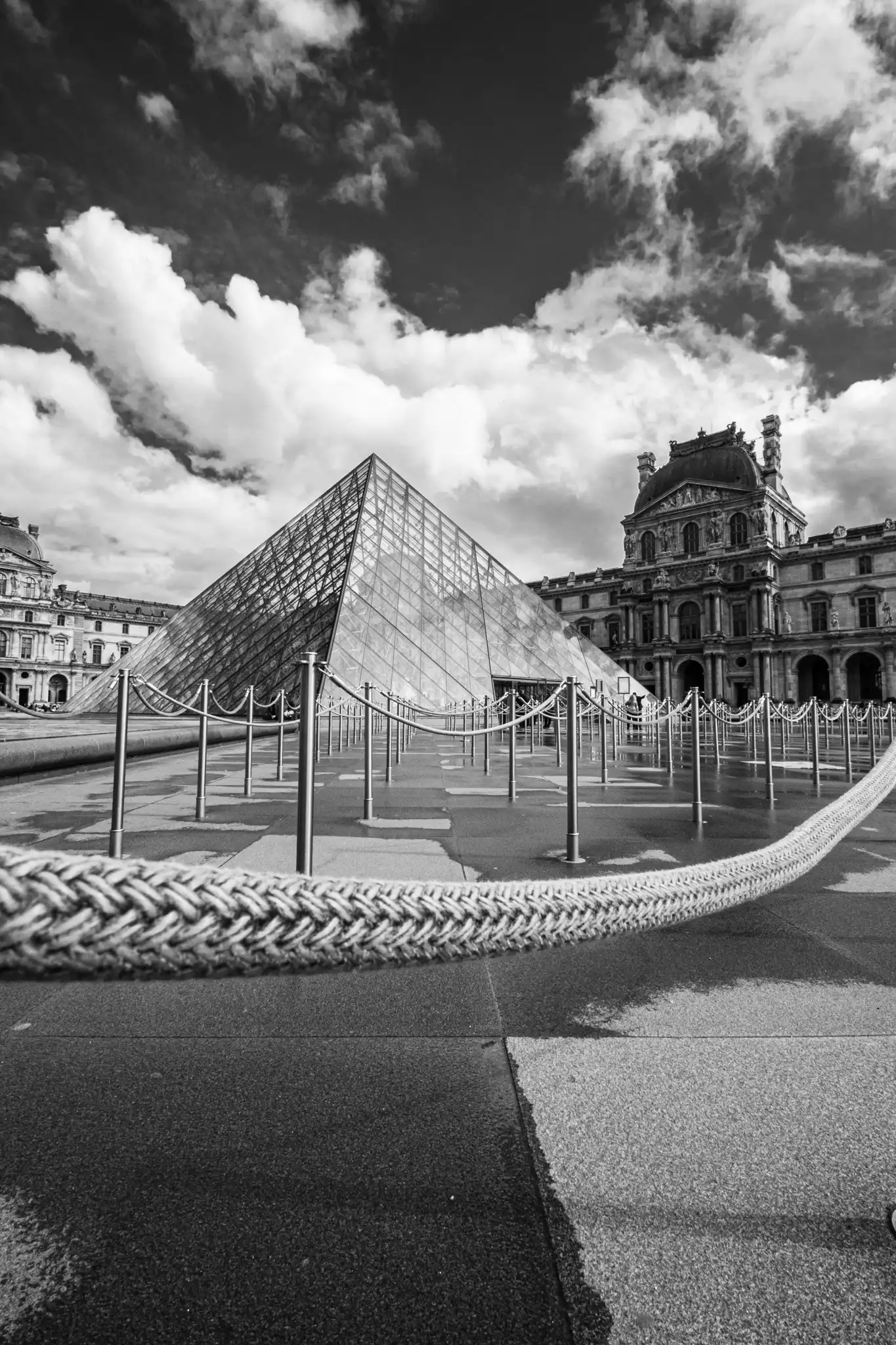 Antonin BORIE, Louvre on Tuesday…, Photography