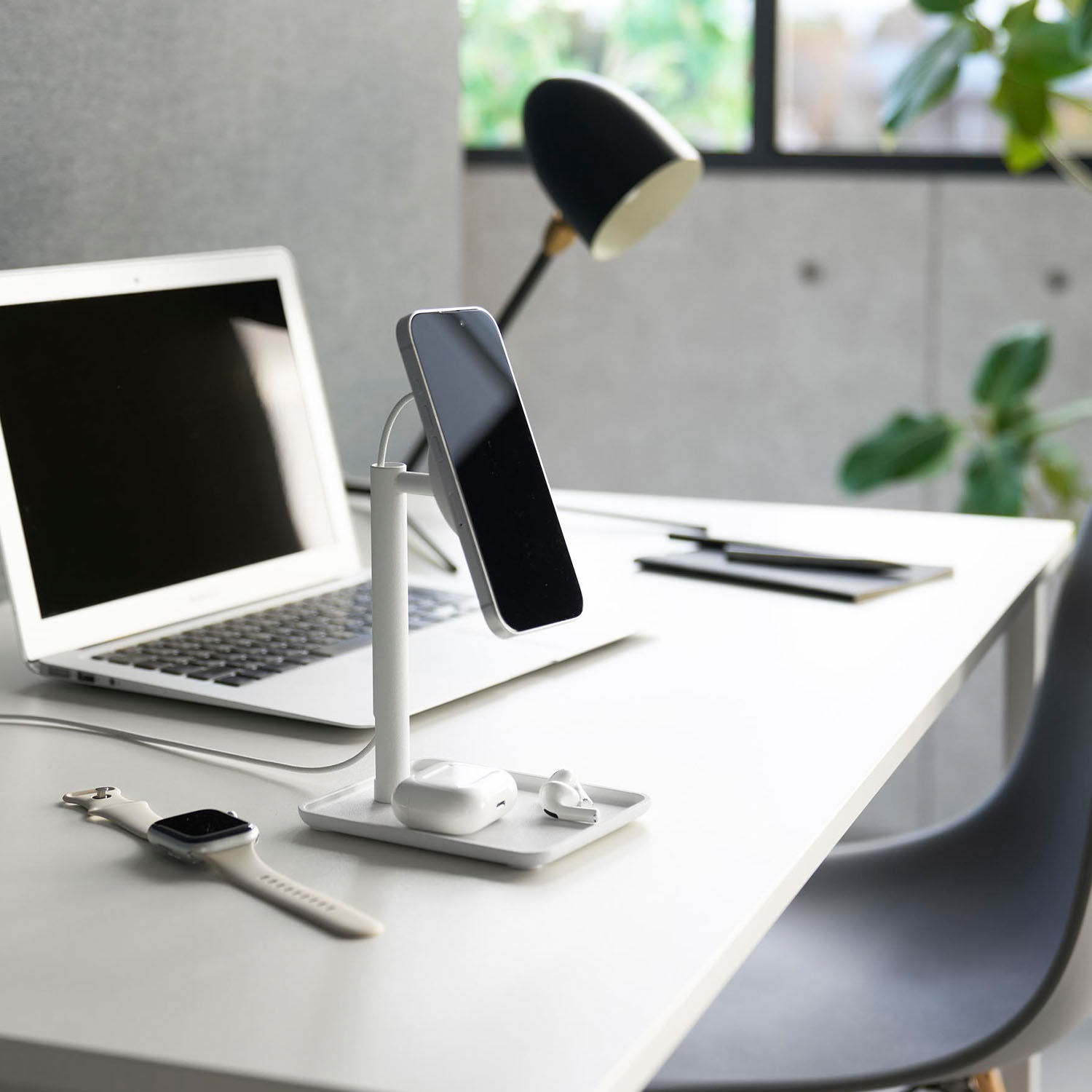 トレー付きスマートフォン充電スタンド タワー