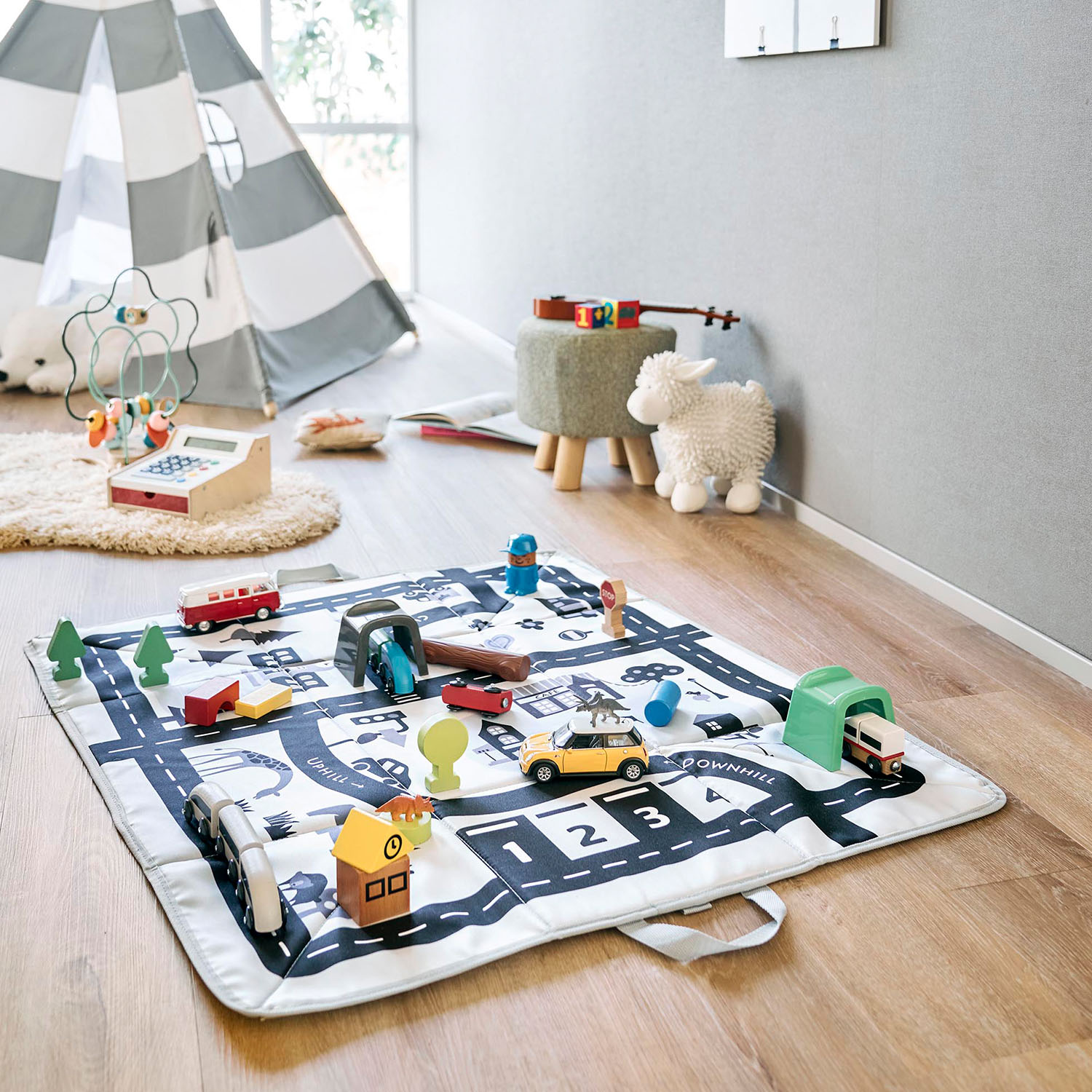 プレイマットにもなるおもちゃ収納 タワー