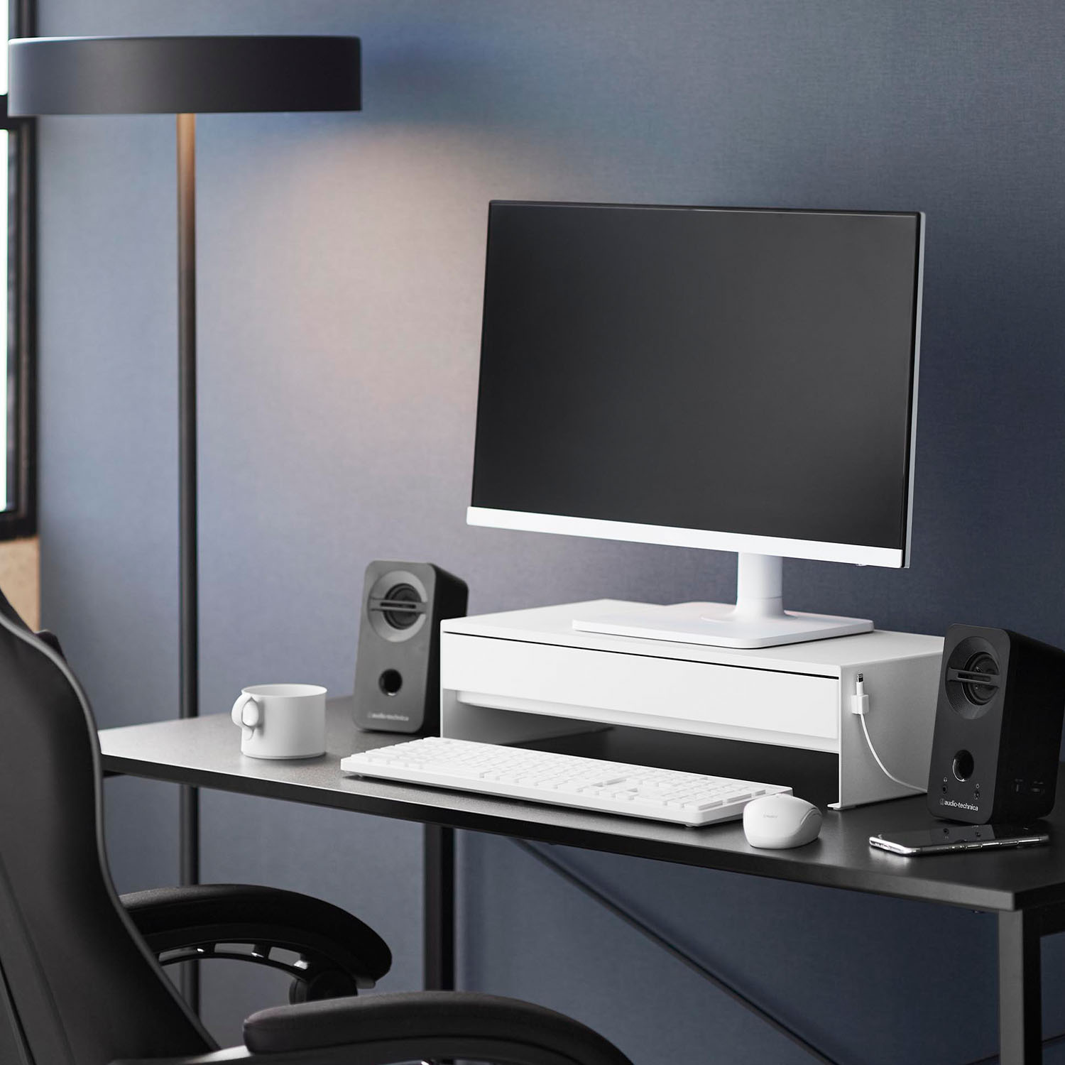 ゲームコントローラーも入る引き出し付きモニター台 タワー