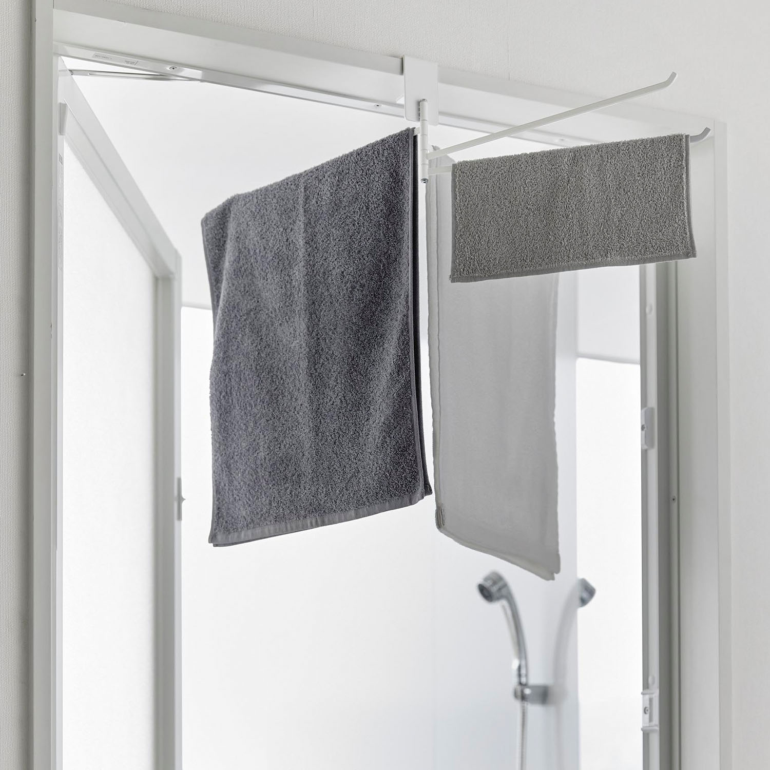 360度回転できる室内物干しタオルハンガー タワー