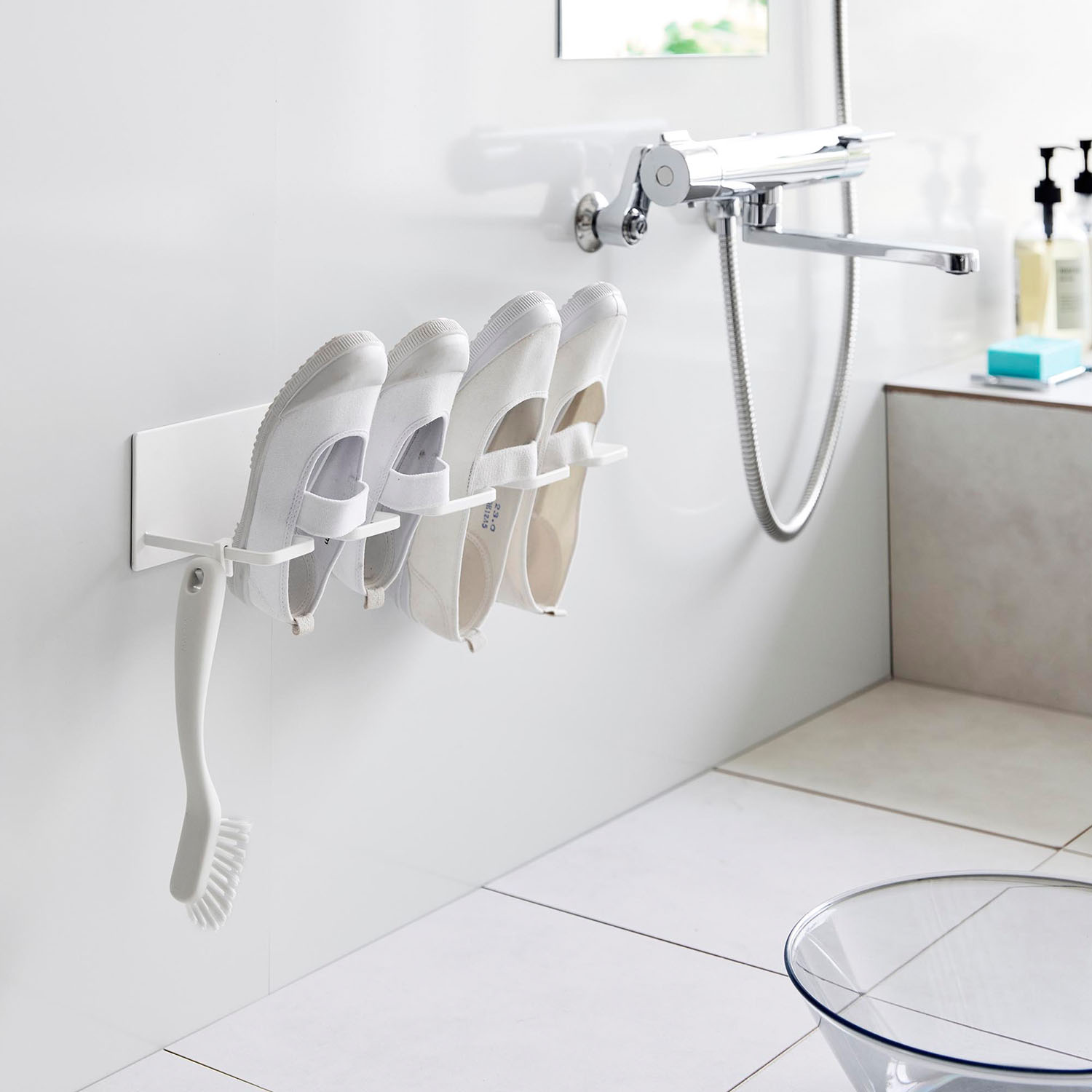 マグネットバスルーム上履き&キッズシューズハンガー タワー