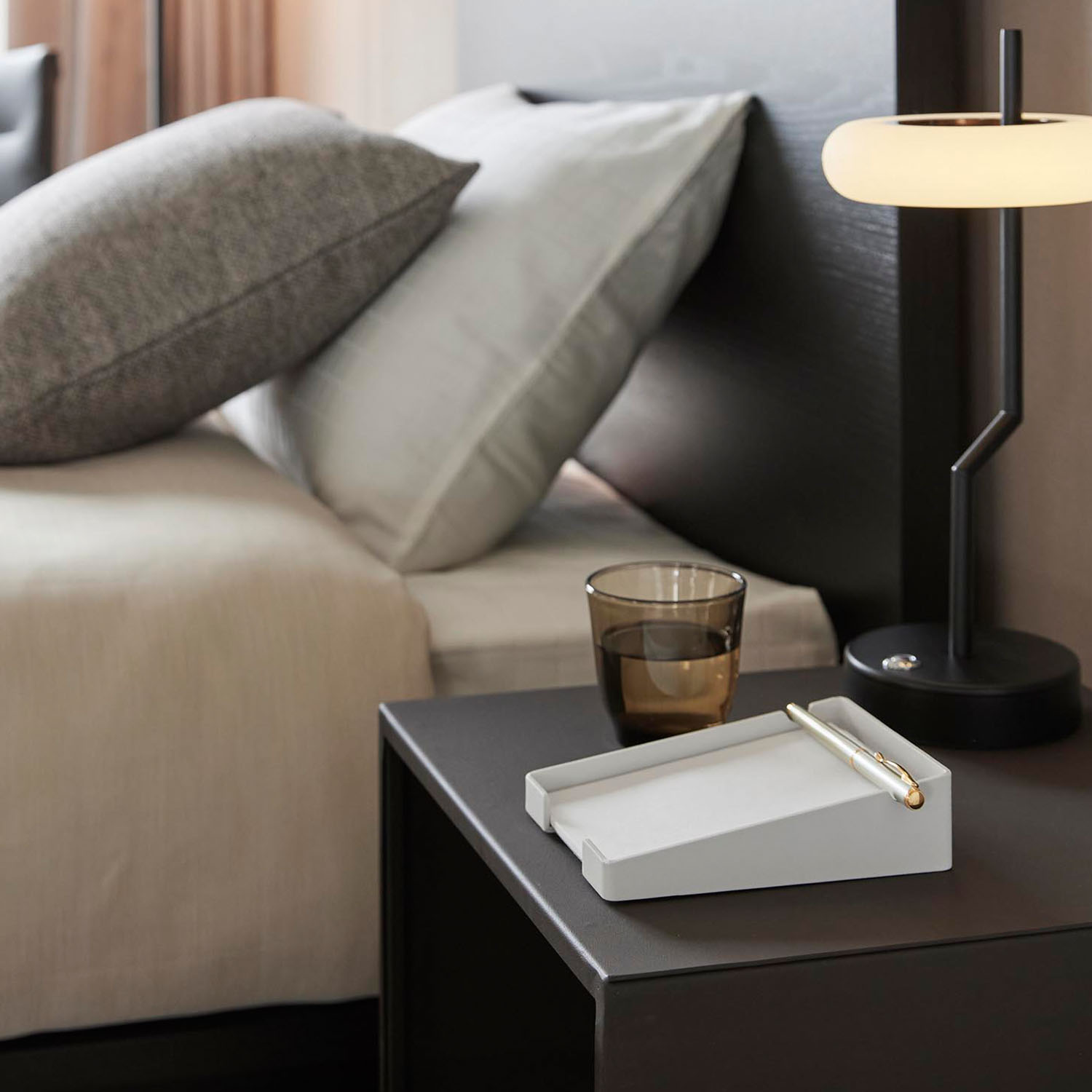 ペンが置けるメモホルダー タワー