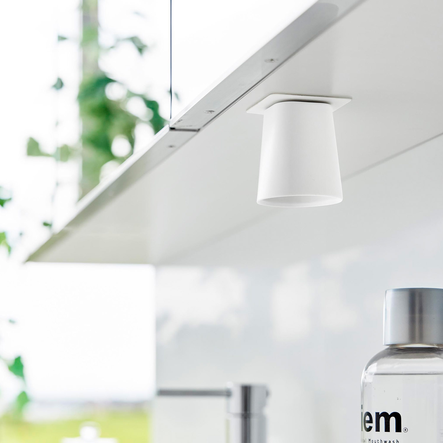 フィルムシート洗面戸棚下マグネットマウスウォッシュタンブラー タワー