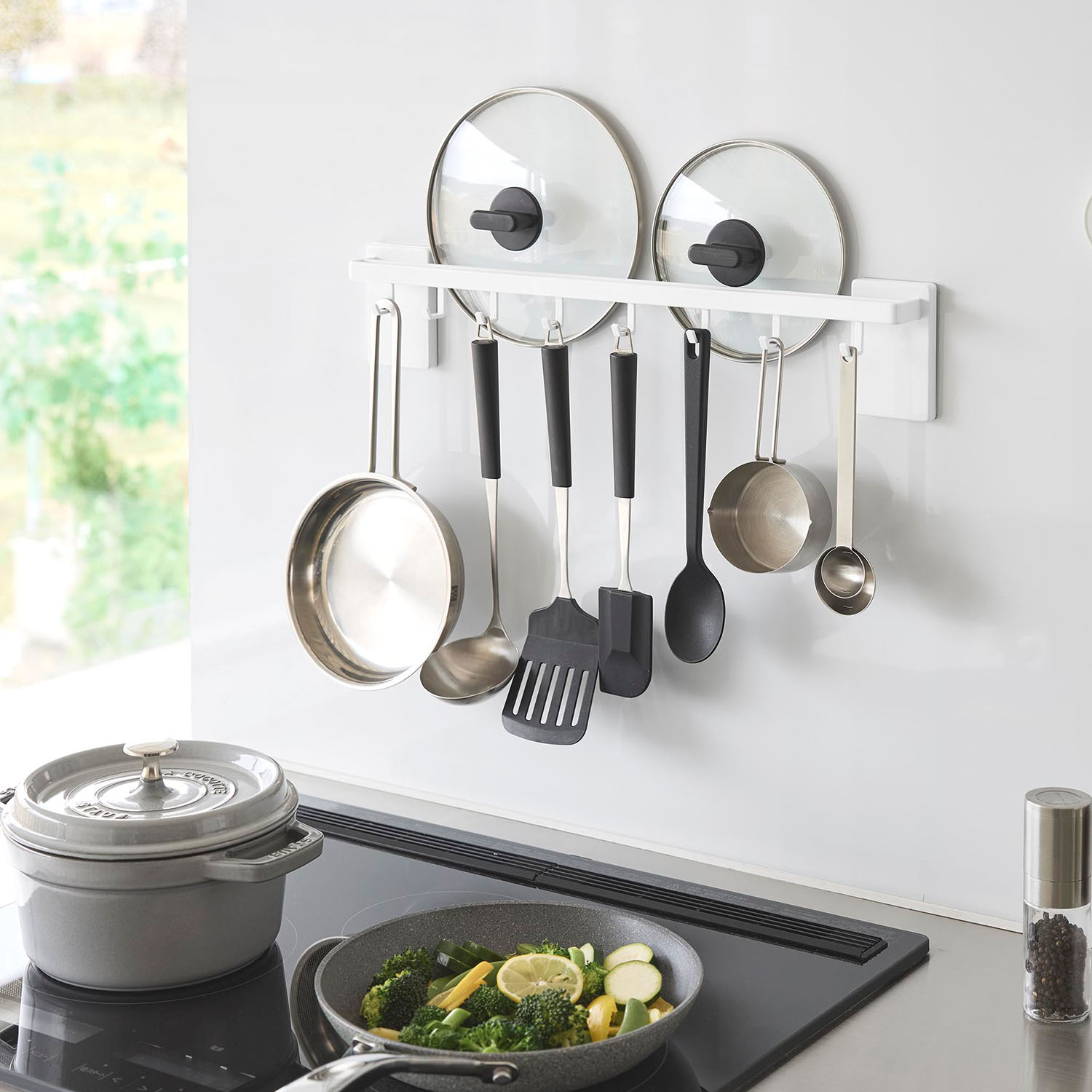 フィルムフック鍋蓋も収納できるキッチンツールバーフック付き タワー W55