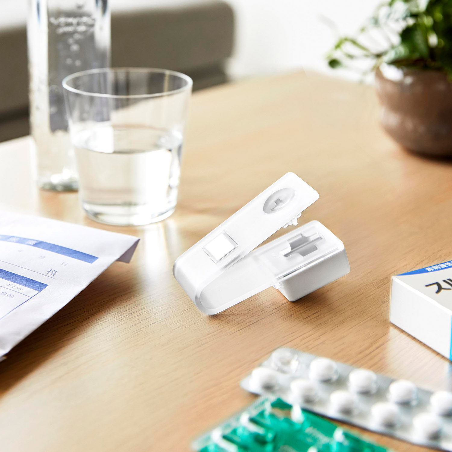 押すだけ簡単マグネット錠剤オープナー タワー