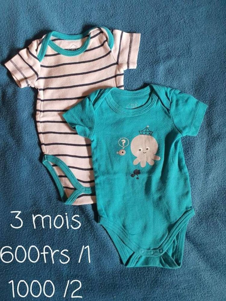 Vente vêtements bébé fille 0-6 mois casi neuf