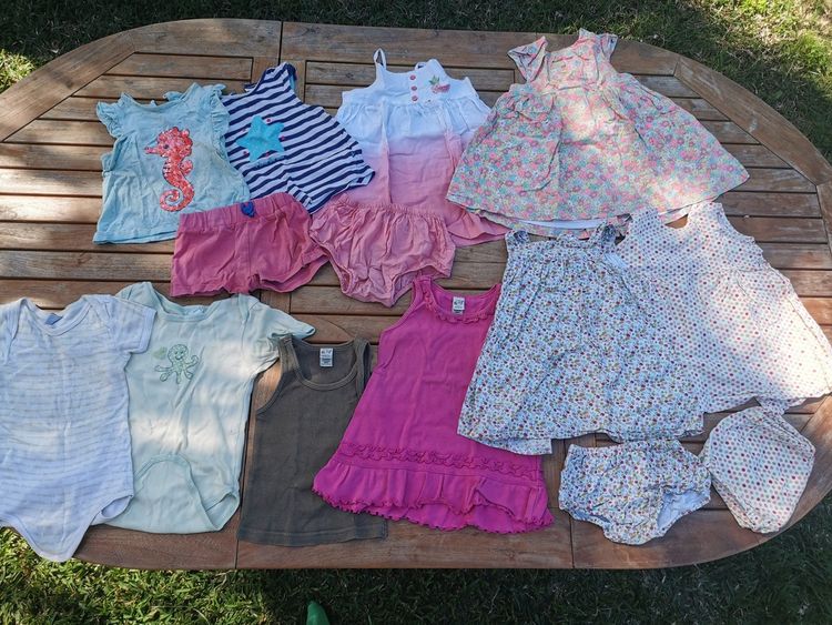 Vente vêtements bébé fille 0-6 mois casi neuf