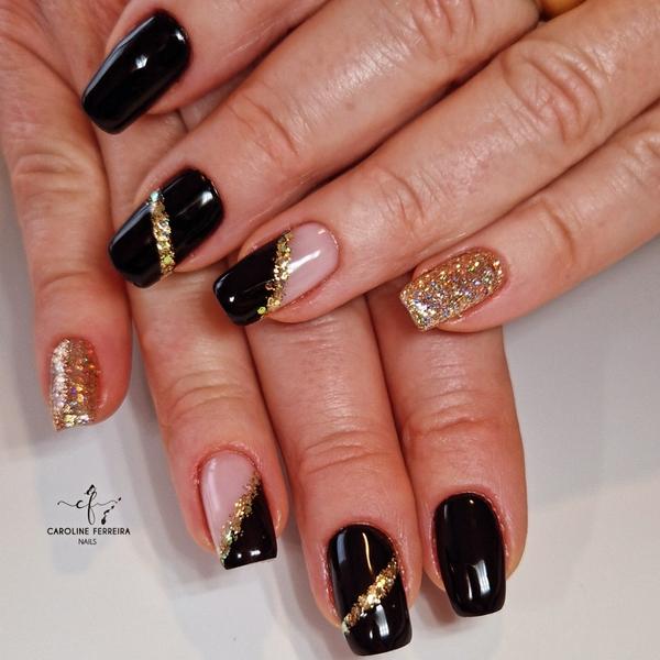 Caroline Ferreira nails manucure