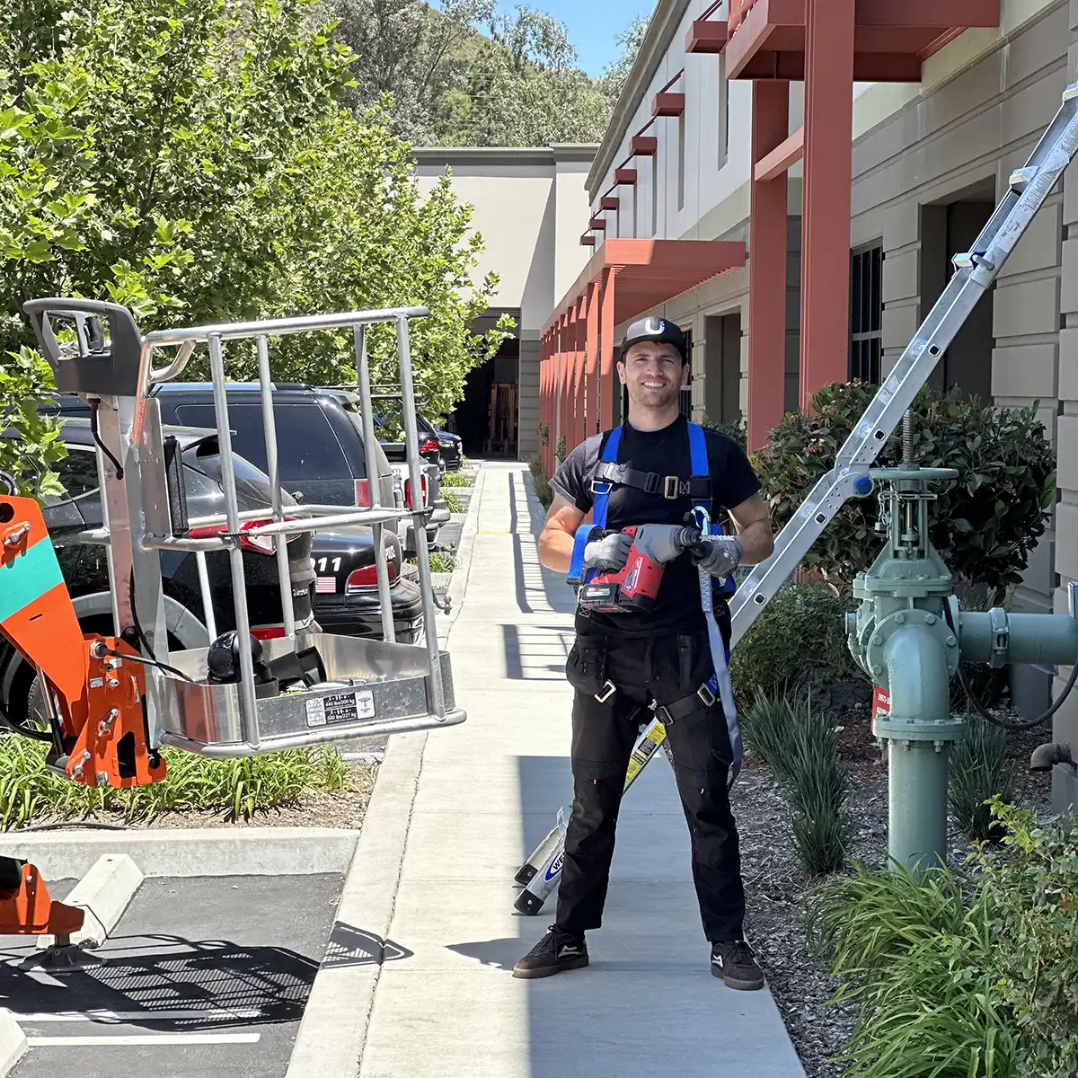 Professional Ubiquiti Installer at Work. YesTechie.