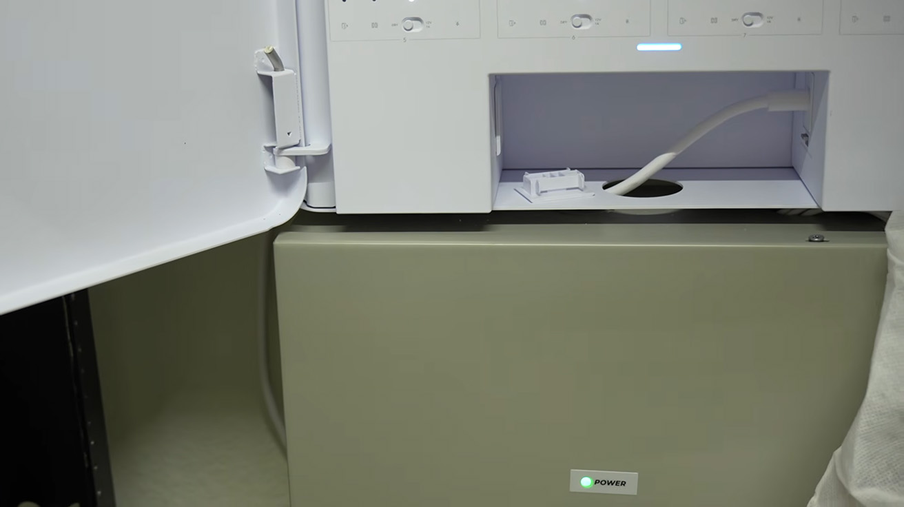 By implementing an external power supply and routing the signal through the dry relays on the UniFi hub