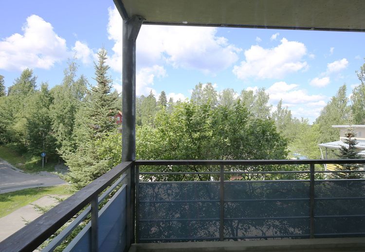 Parveke, kuvattu kesäkuussa 2024