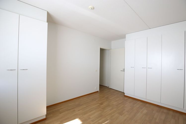 Makuuhuone, kuvattu elokuussa 2024