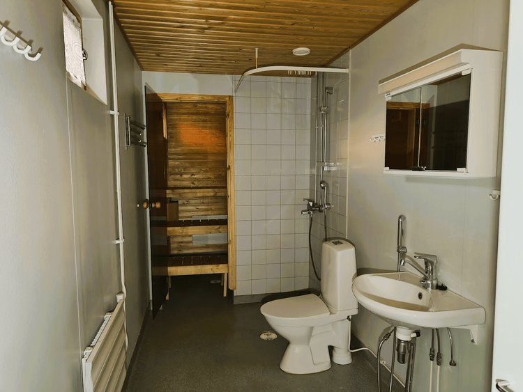 kuvattu 12/2025 kylpyhuone