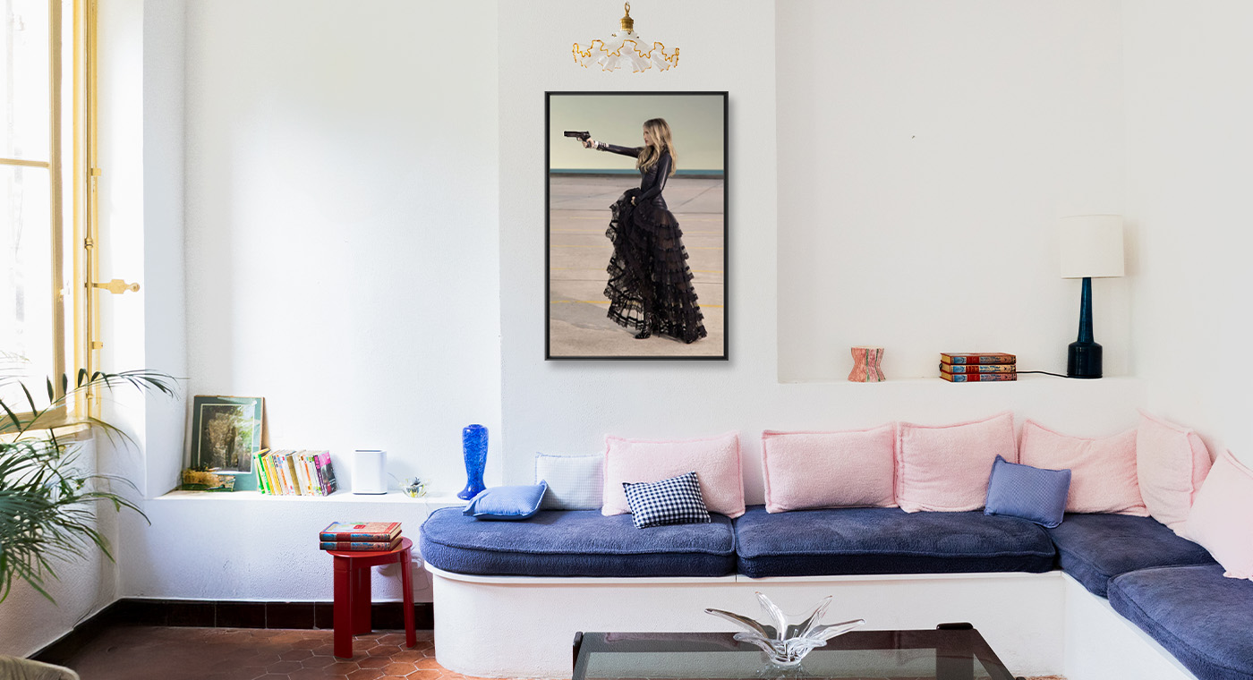 Girl with gun - Jim Inwood - Fotograf&iacute;a