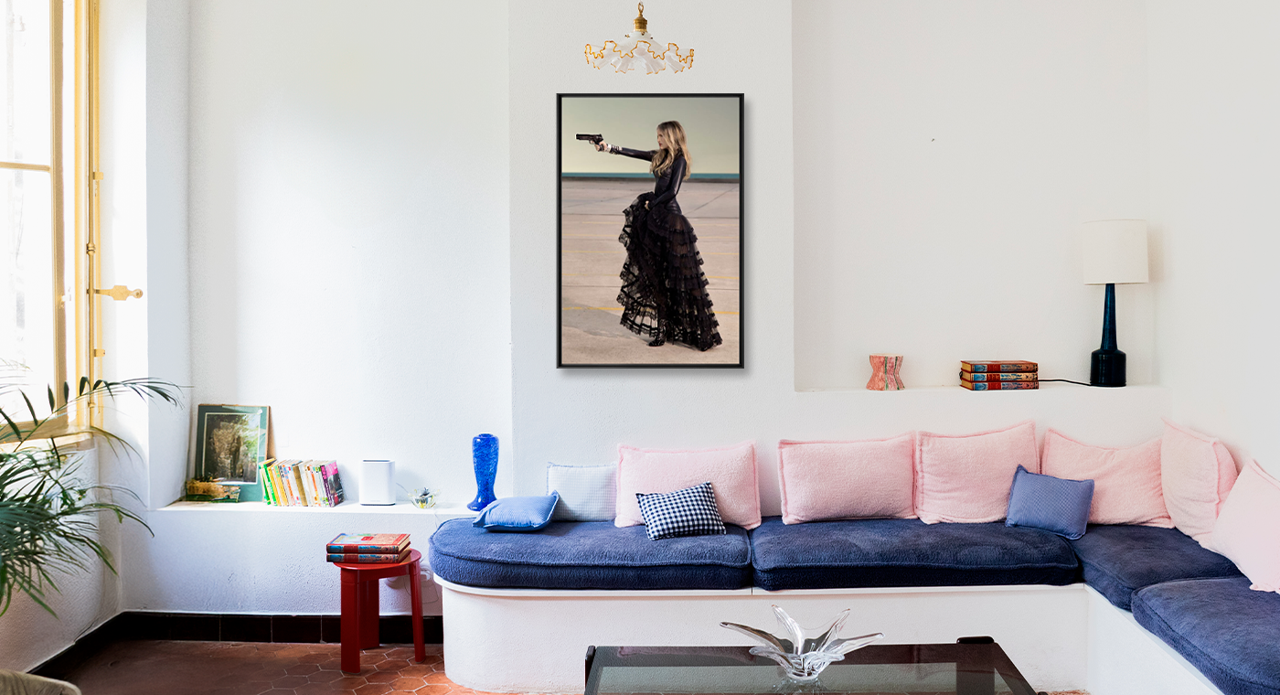 Girl with gun - Jim Inwood - Fotografie