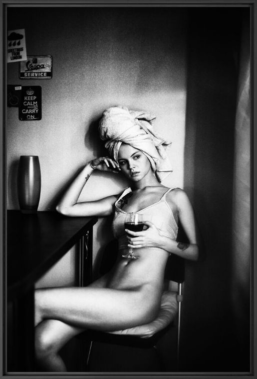 Photograph WINE AFTER A SHOWER - ALINA LEBEDEVA - Picture painting