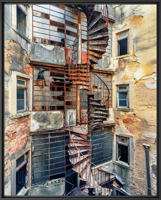 Fotografie VERTICALITE VUE SUR COUR - AURELIEN VILLETTE - Bildermalerei