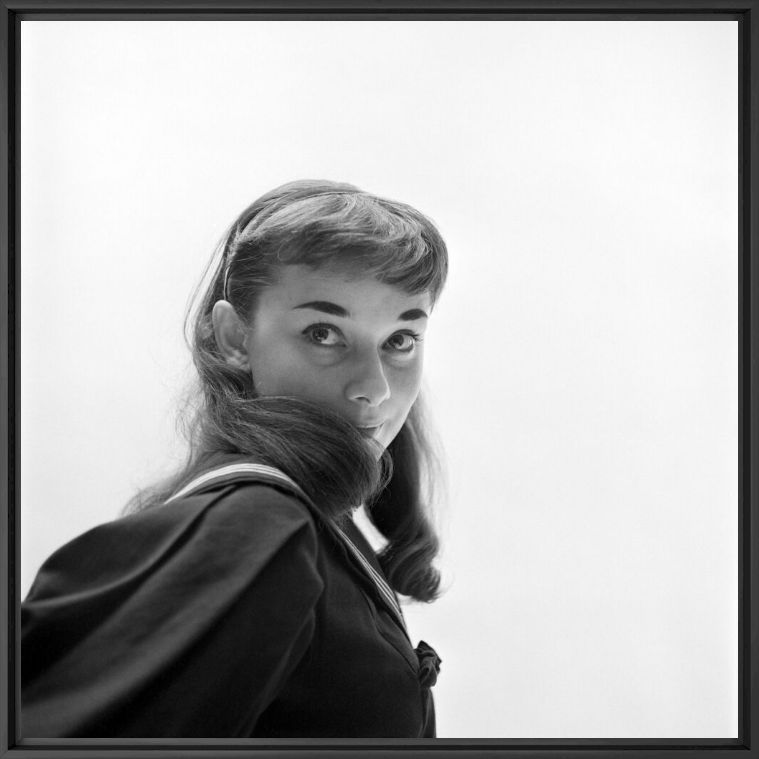 Photograph MILTON H GREENE AUDREY HEPBURN HIDDEN SMILE -  DE LA FUENTE COLLECTION - Picture painting