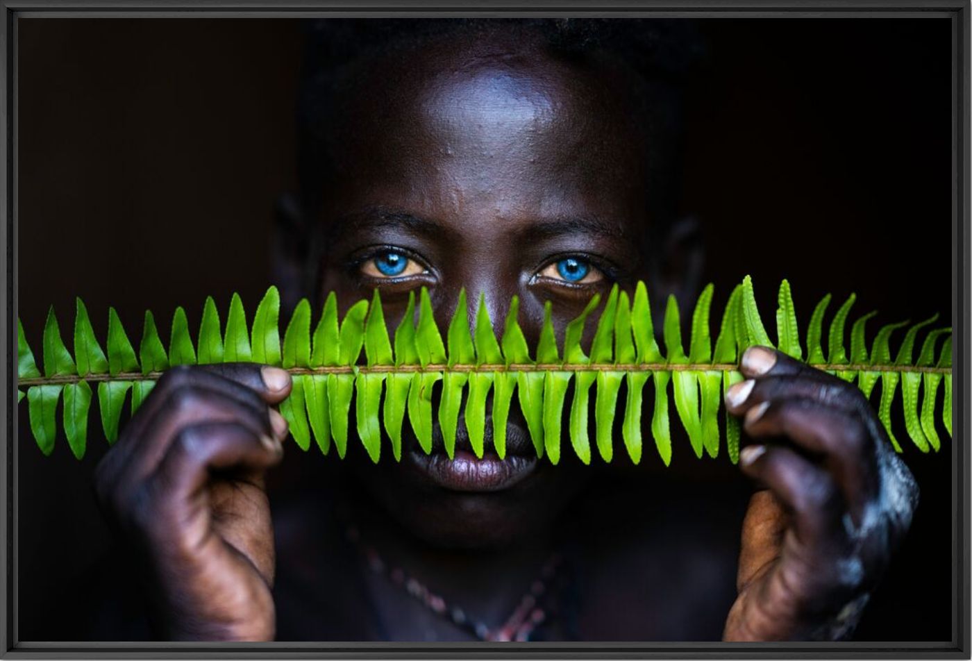 Kunstfoto Behind blue eyes - ESTEBAN TORO - Foto schilderij