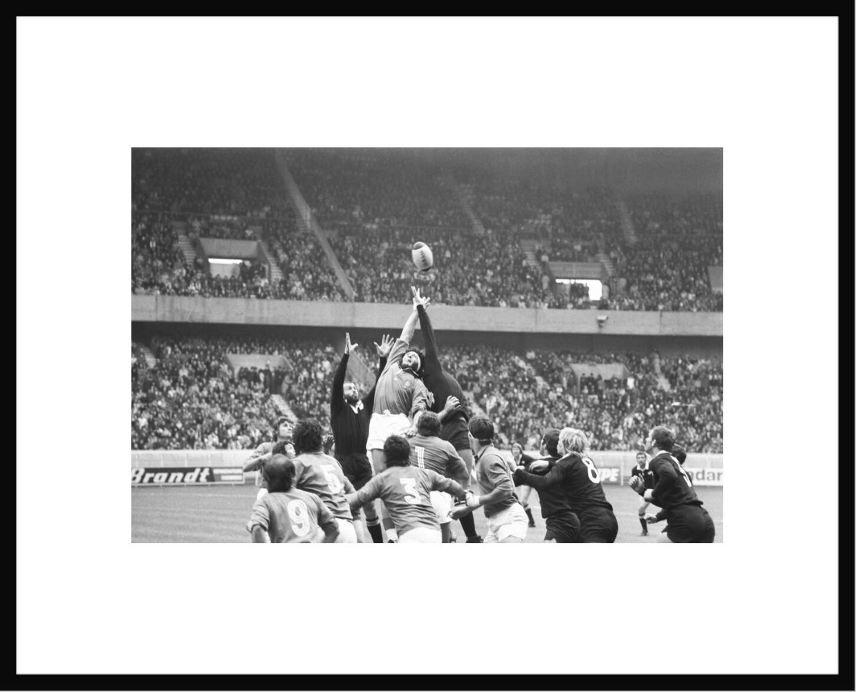 Fotografie Match de rugby France Nouvelle Zélande au Parc des Princes 1977 -  GAMMA AGENCY - Bildermalerei