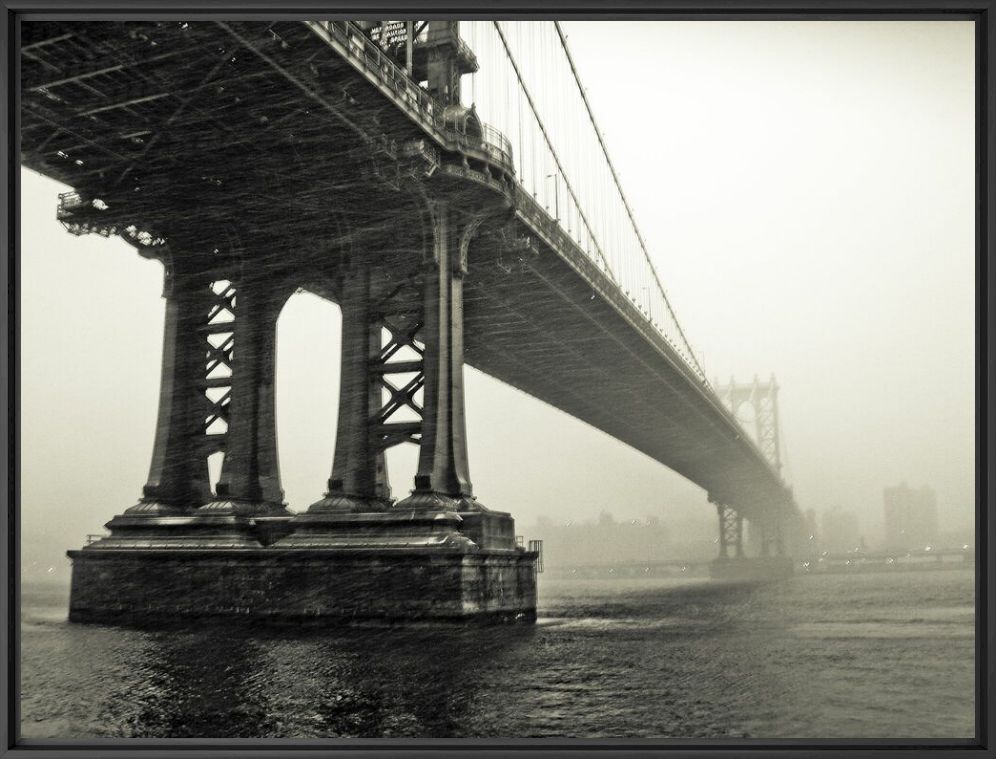 Fotografie Manhattan Bridge dans la brume - GUILLAUME GAUDET - Bildermalerei