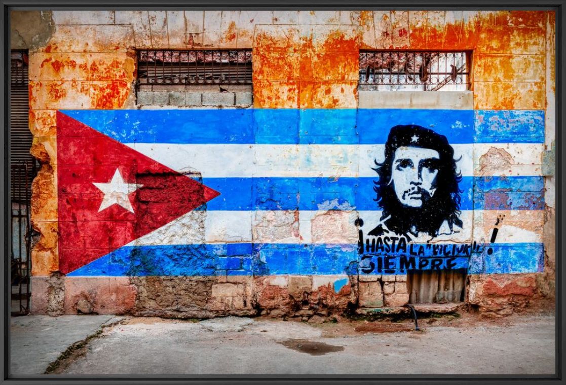 Fotografía Graffiti of the Cuban flag and Ché - Izuky Pérez - Cuadro de pintura