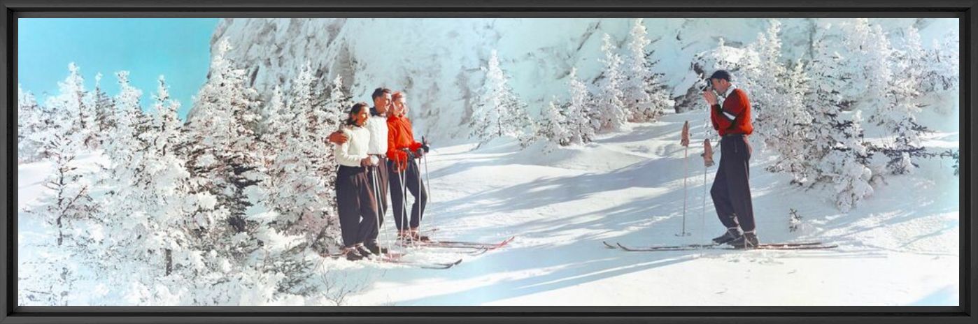 Photograph SKIERS TAKING SNAPSHOTS VERMONT 1951 - KODAK COLORAMA DISPLAY COLLECTION - GEORGE WATERS AND PETER GALES - Picture painting