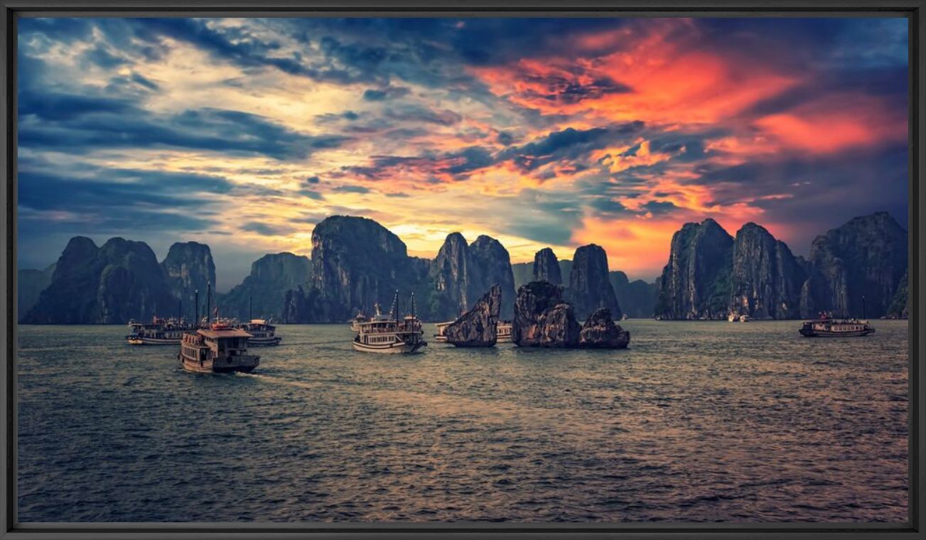 Kunstfoto HALONG BAY IN NORTH VIETNAM - MANJIK PICTURES - Foto schilderij