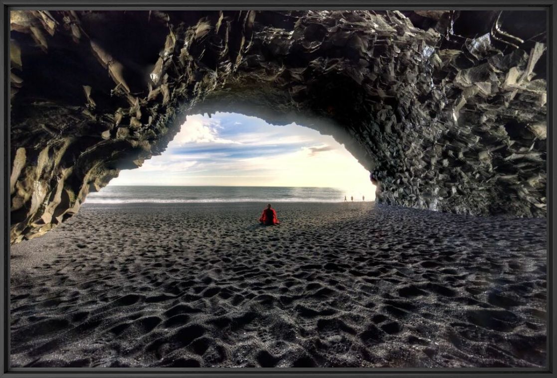 Fotografie GROTTE BASALTIQUE PLAGE DE REYNISFJARA ISLANDE - MATTHIEU RICARD - Bildermalerei