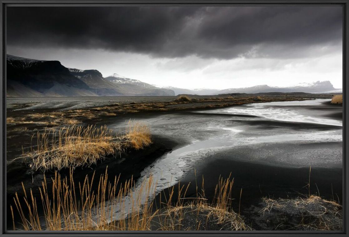 Kunstfoto Sables noirs, Islande - MATTHIEU RICARD - Foto schilderij