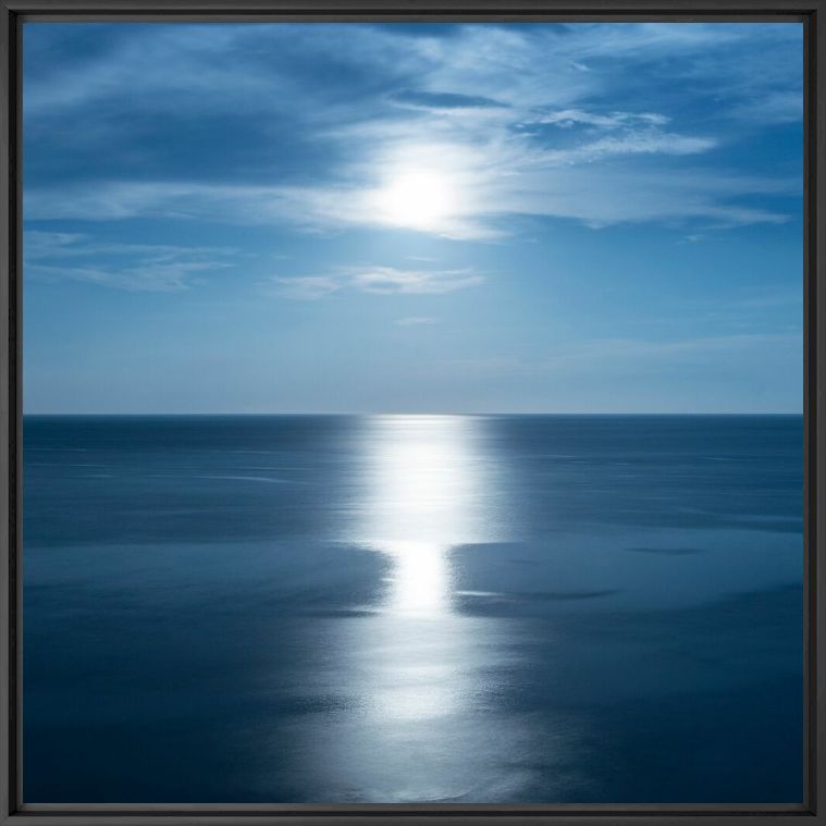 Kunstfoto BIG MOON BIG BLUE - PO CHEN - Foto schilderij