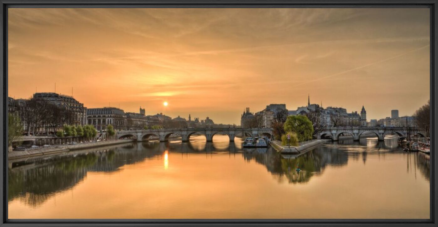 Fotografie Lever de soleil sur le Pont Neuf - SERGE RAMELLI - Bildermalerei