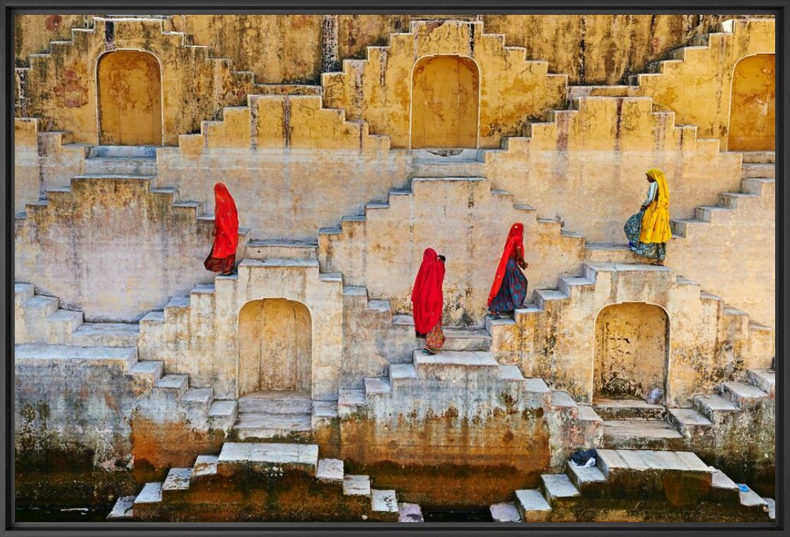 Photographie WOMAN IN THE STAIRS - TUUL ET BRUNO MORANDI - Tableau photo