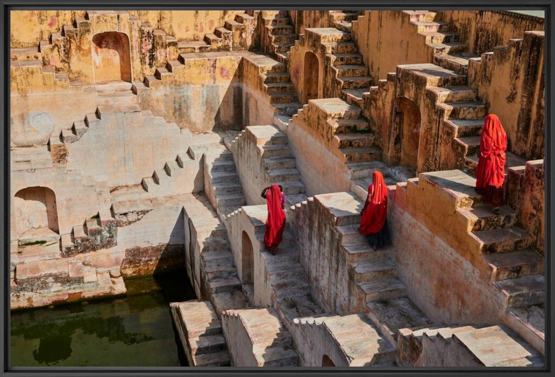 Kunstfoto WOMEN IN THE STAIRS 6 - TUUL ET BRUNO MORANDI - Foto schilderij