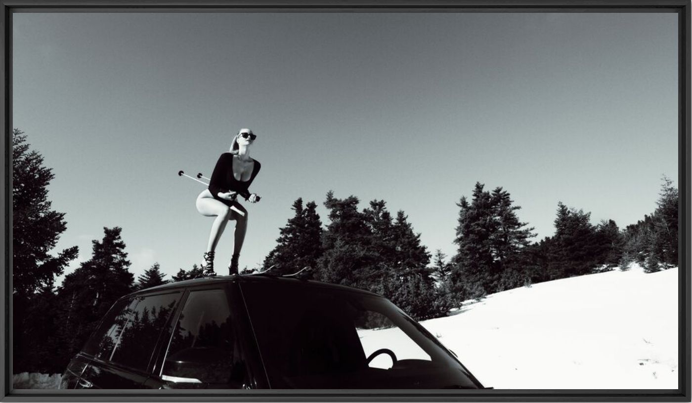 Photographie Skiing against lifestyle  - Vassilis  Pitoulis - Tableau photo