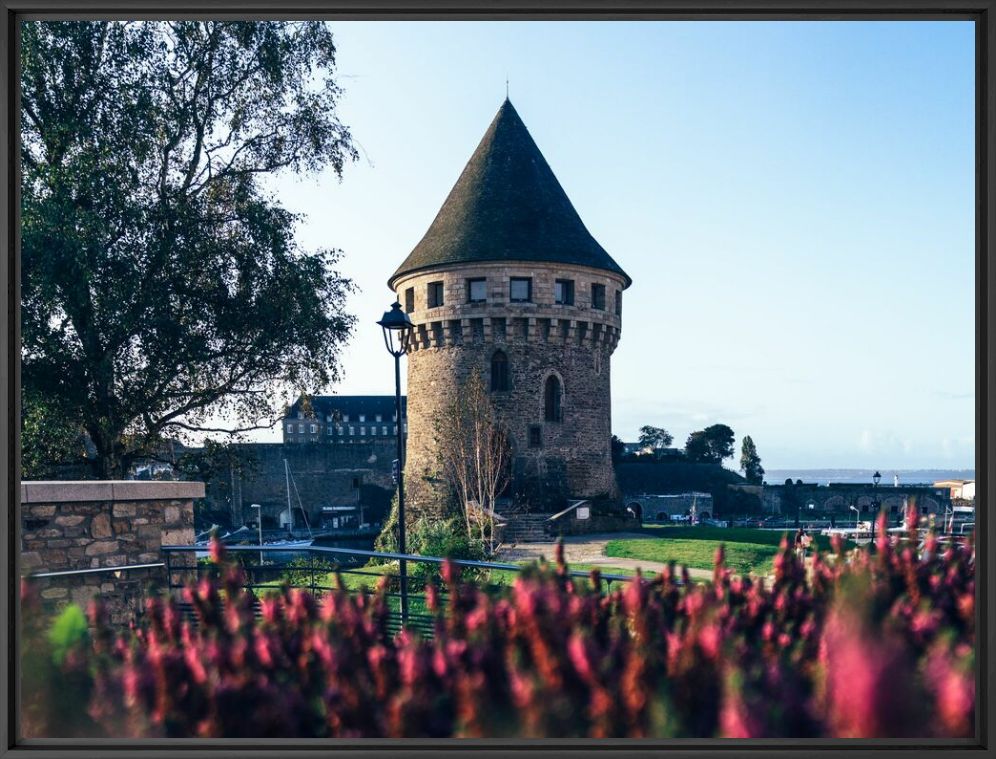 Kunstfoto TOUR TANGUY 2 - VUTHEARA KHAM - Foto schilderij