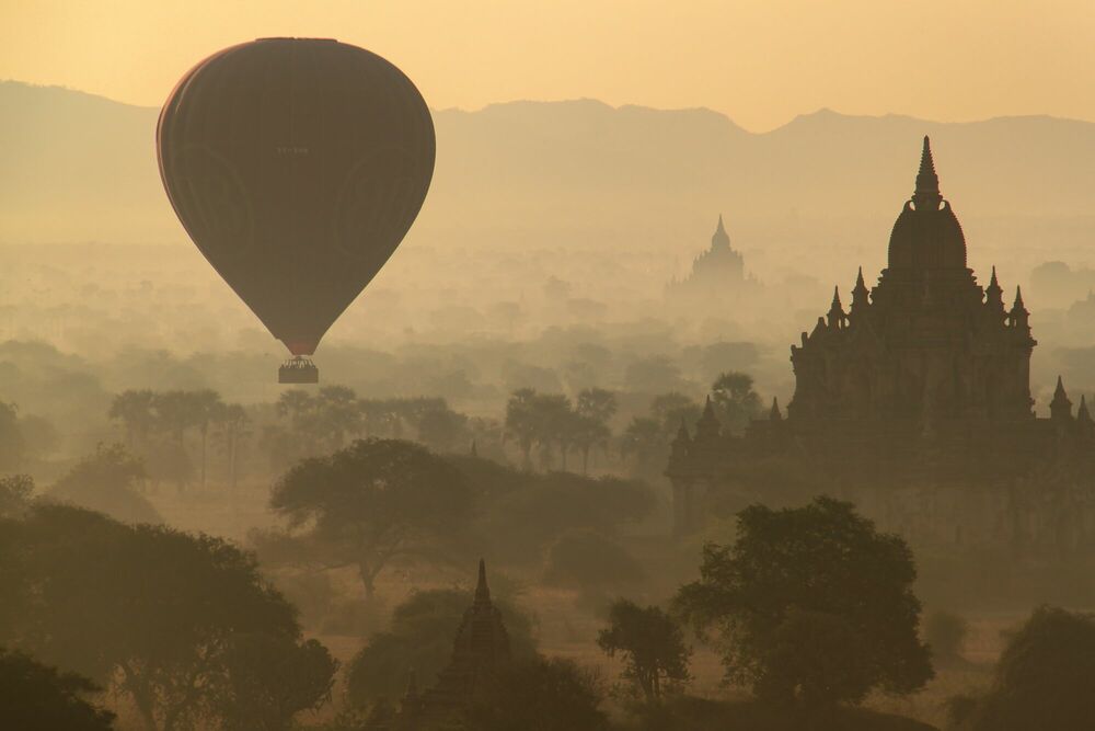 Photograph BAGAN SUNRISE - FLORIAN DELALEE - Picture painting