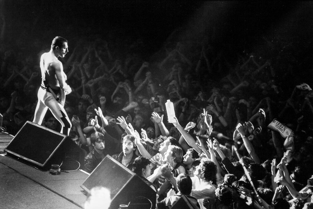 Kunstfoto Freddie Mercury au Palais des Sports de Paris, 1984 -  GAMMA AGENCY - Foto schilderij