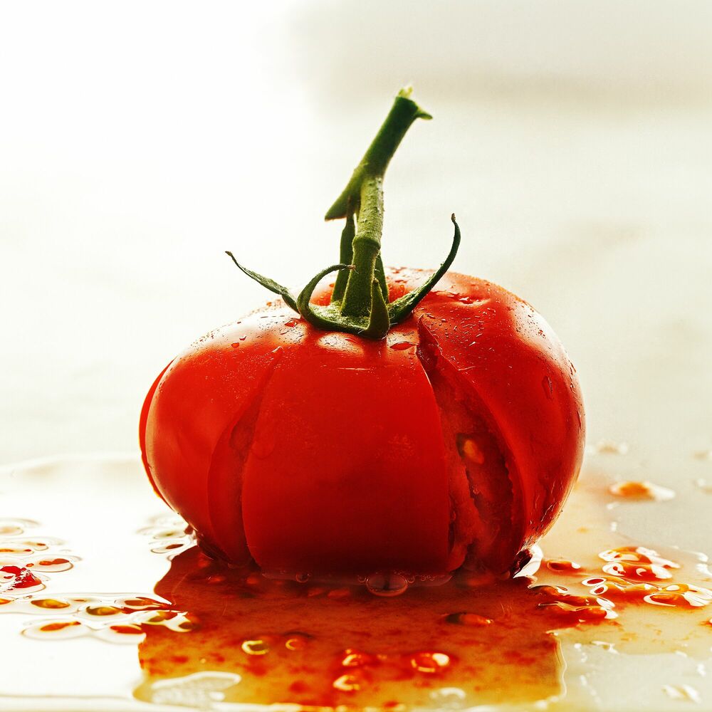 Photograph FOOD WASTE TOMATO - GILDAS PARE - Picture painting