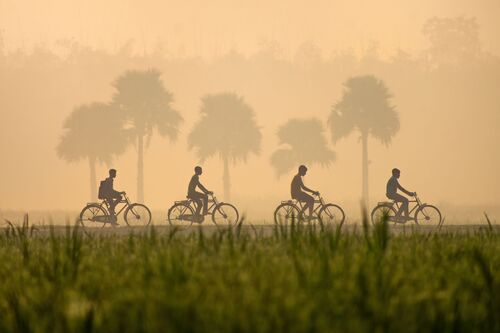 On the way to school - Abdul MOMIN - Kunstfoto